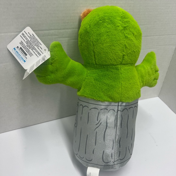 Sesame Street Oscar the Grouch Plush Toy - Picture 3 of 4